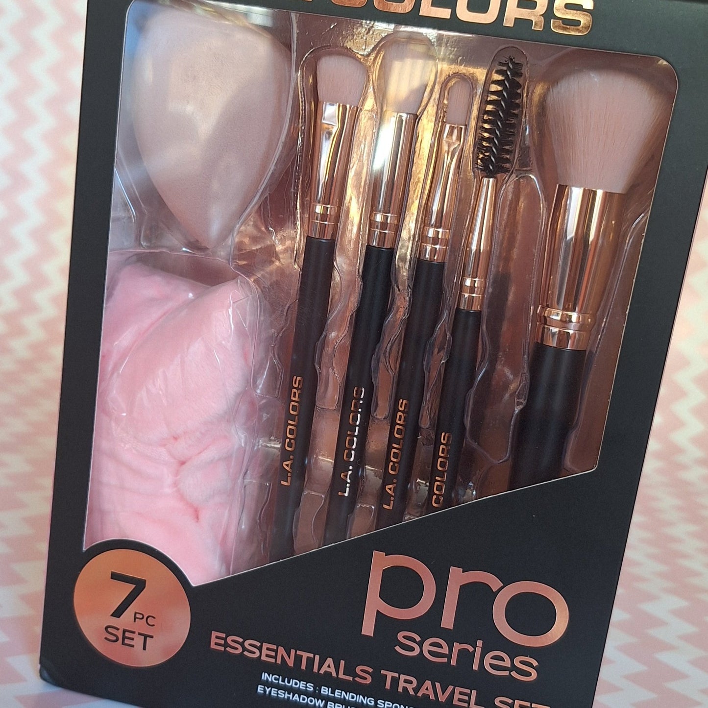 LA COLORS ROSTRO BROCHAS SET CON ESPONJITA Y VINCHA
