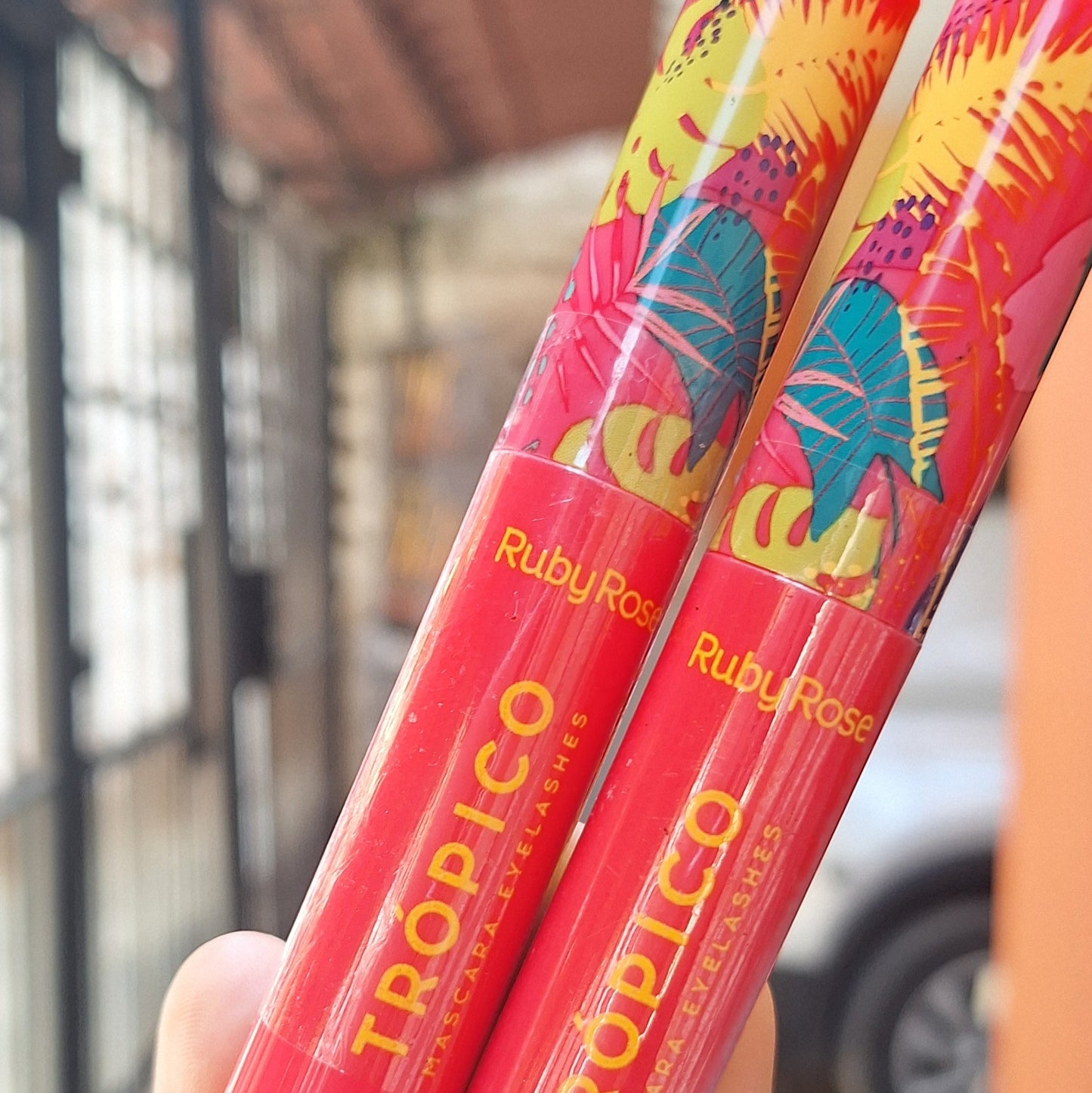 RUBY ROSE OJOS RIMEL A PRUEBA DE AGUA TROPICO