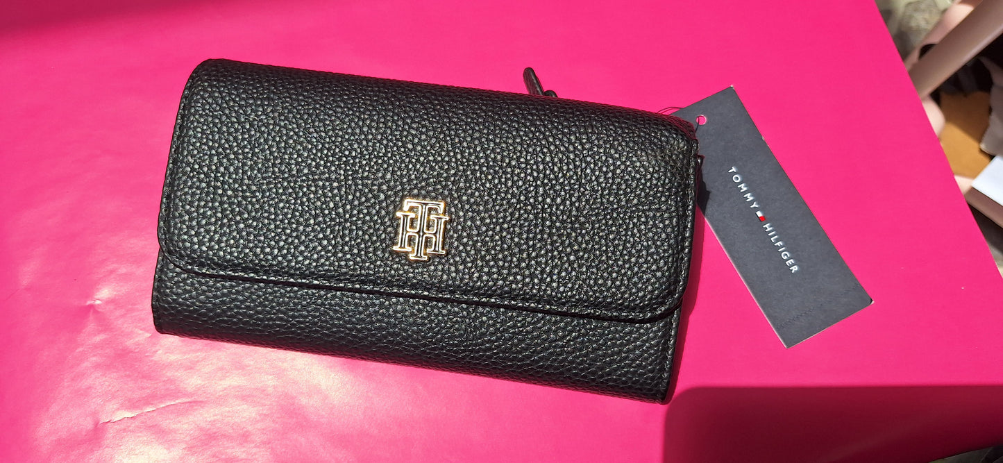 TOMMY HILFIGER BILLETERA NEGRA BASICA