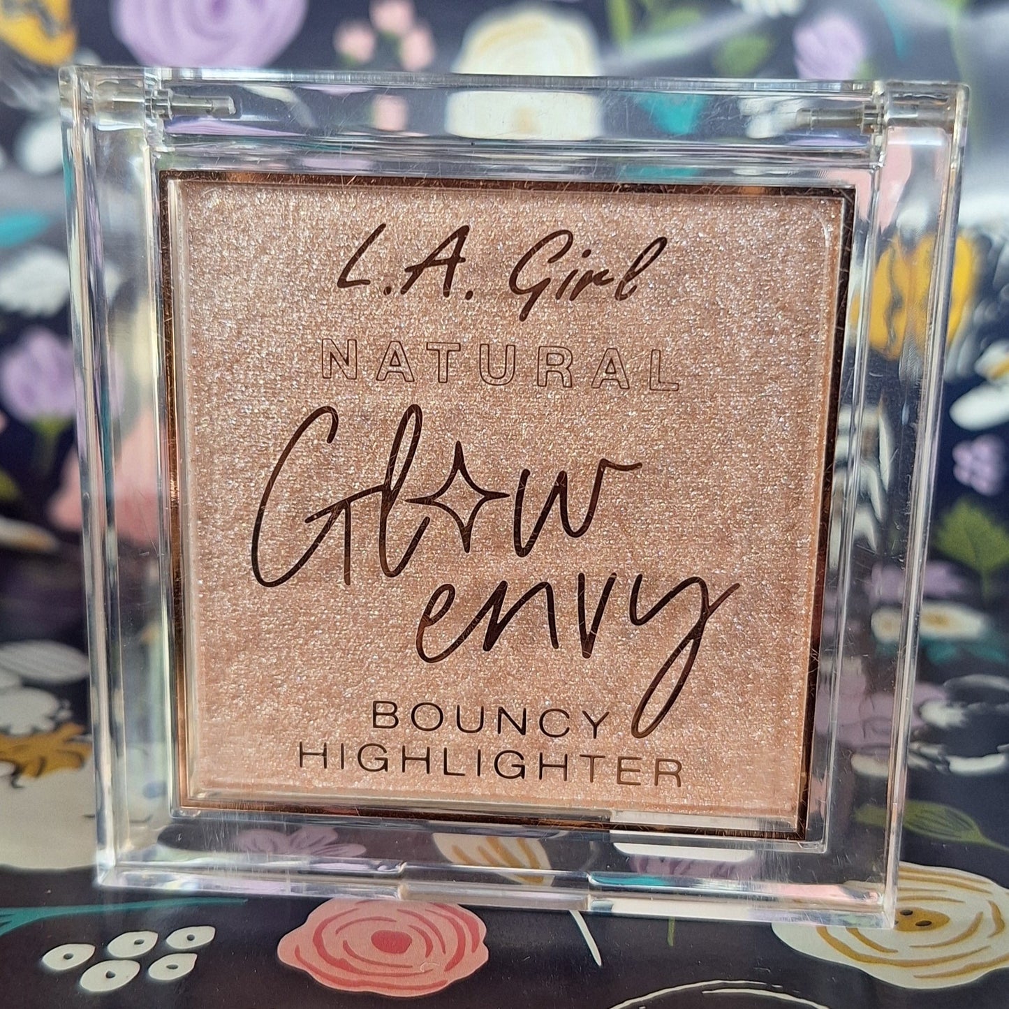 LA GIRL ROSTRO ILUMINADOR POLVO NATURAL GLOW