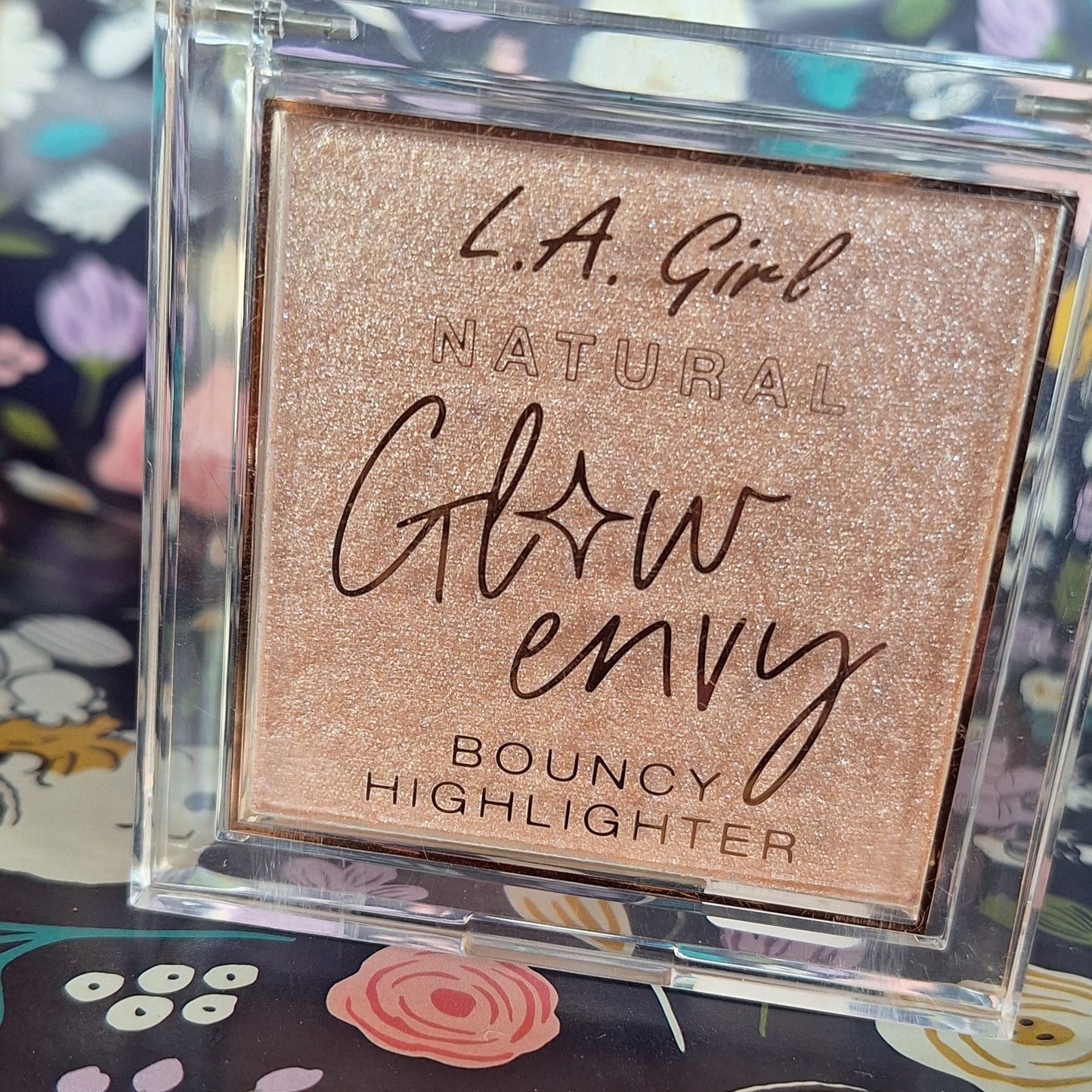 LA GIRL ROSTRO ILUMINADOR POLVO NATURAL GLOW