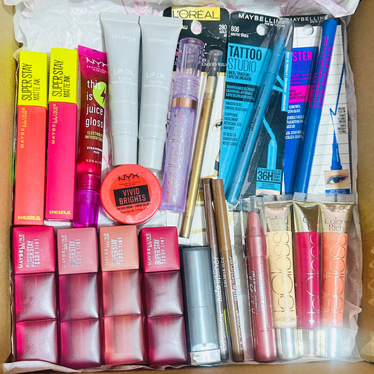 CAJA EMPRENDEDORA LABIOS Y OJOS 21 PIEZAS S/514.22