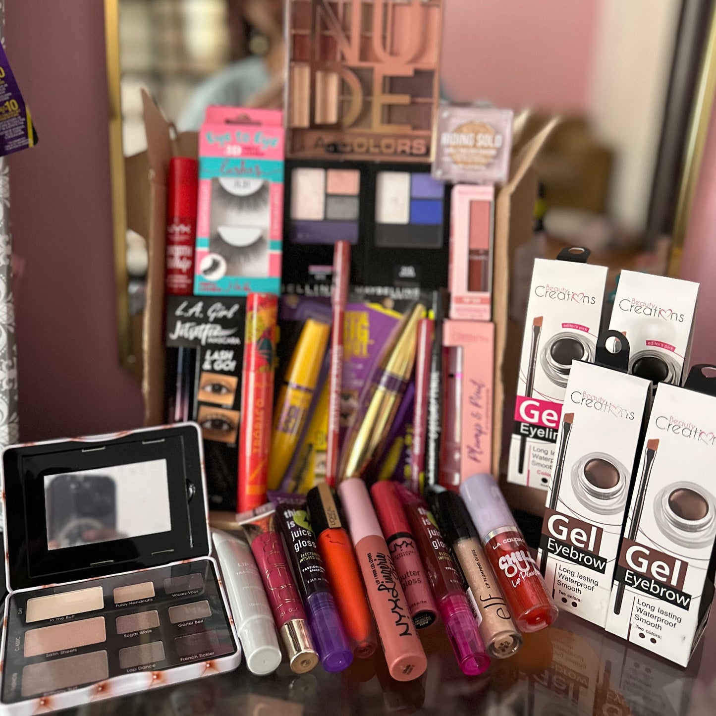 CAJA EMPRENDEDORA OJOS Y LABIOS 30 PIEZAS S/722.90